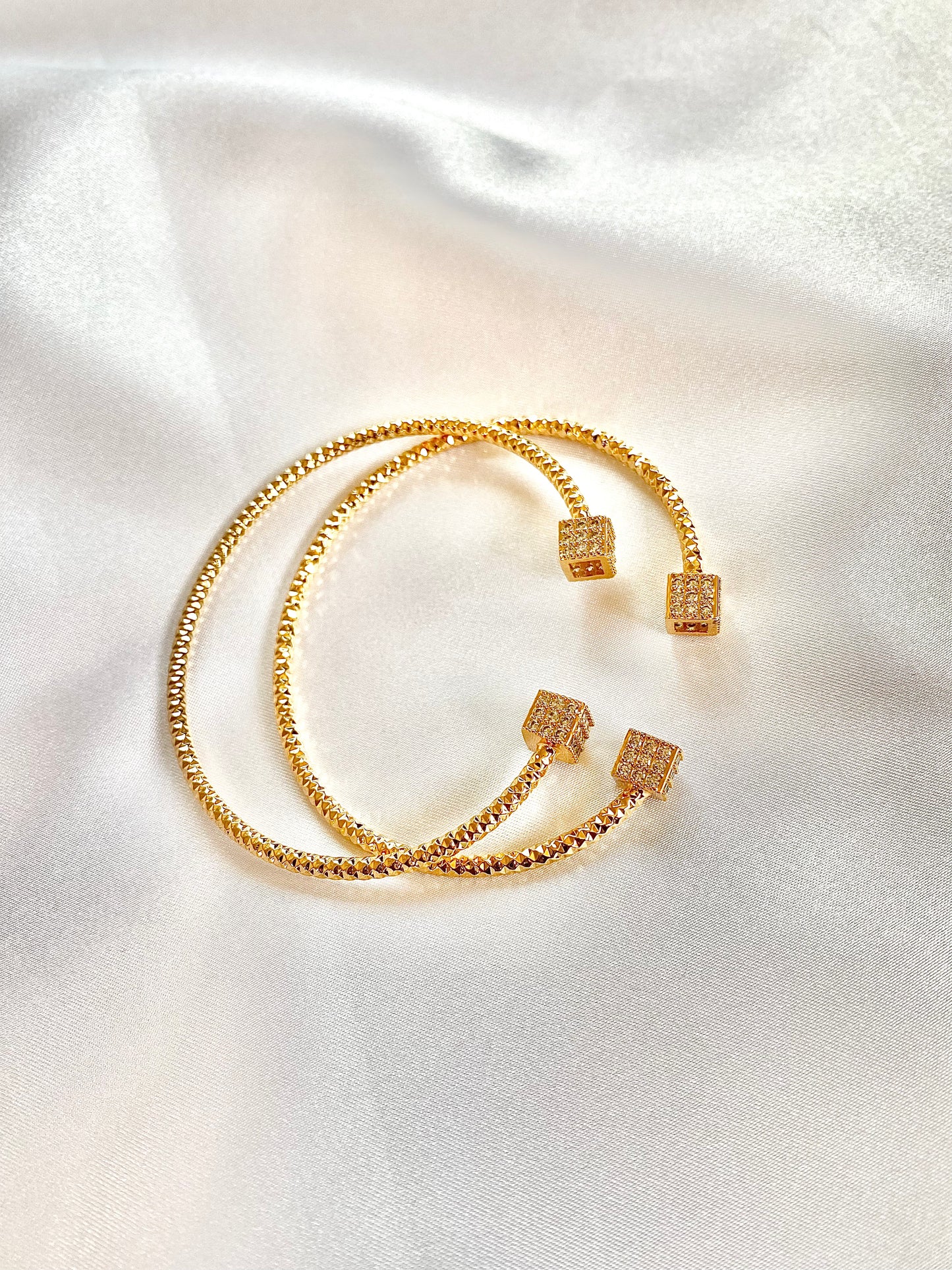 Crystal Gold Cuff Bracelet – 18K Gold-Plated Open Bangle